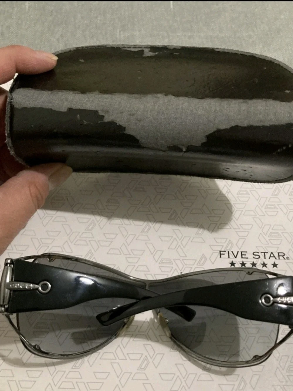 Gucci Black Frame Sunglasses with Gray Gradient Lenses and Logo Case - Picture 8 of 8